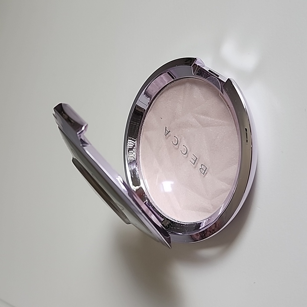 Becca Prismatic Amethyst Pressed Shimmering Skin Perfector Highlighter